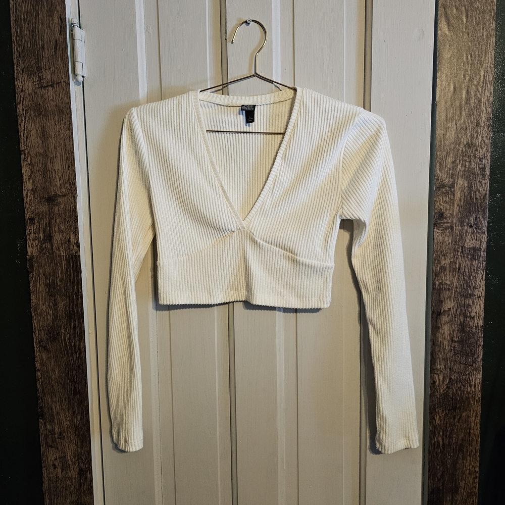 Ribbed V-Neck Long-Sleeve Crop Top - Cream